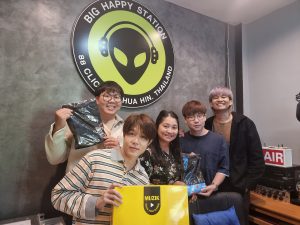 เปิดห้องส่งต้อนรับศิลปิน
ที่ CLICKFM HuaHin